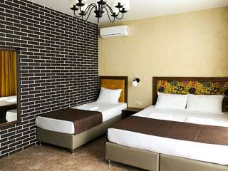 Гостиница Аристократ Нижнее Джемете Трехместный номер с душем-1