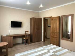 Гостиница Аристократ Нижнее Джемете Семейный номер с балконом-3