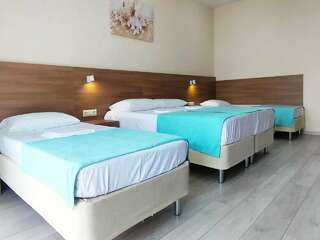 Гостиница Аристократ Нижнее Джемете Четырехместный номер с балконом-1